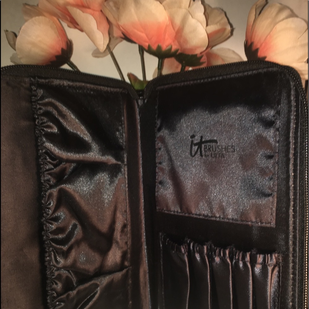IT cosmetic for ulta make up brush holder.